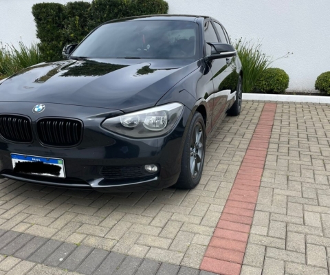 BMW 118iA à venda.