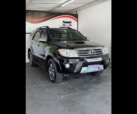 Hilux SW4 SRV D4-D 4x4 3.0 TDI Dies. Aut