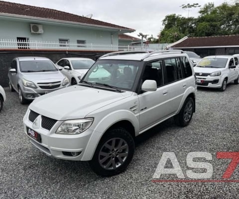 Mitsubishi Pajero TR4 2.0/ 2.0 Flex 16V 4x4 Aut.  - Branca - 2012/2013