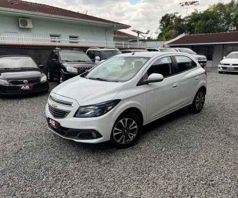 Chevrolet Onix 1.4MT LTZ - Branca - 2014/2015