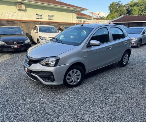 Toyota Etios X 1.3 Flex 16V 5p Mec.  - Prata - 2018/2019