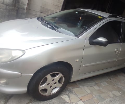 PEUGEOT 206 à venda.