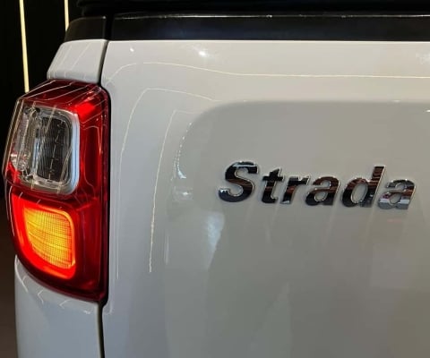 Fiat Strada Adventure1.8 Flex CD - Branca - 2019/2020