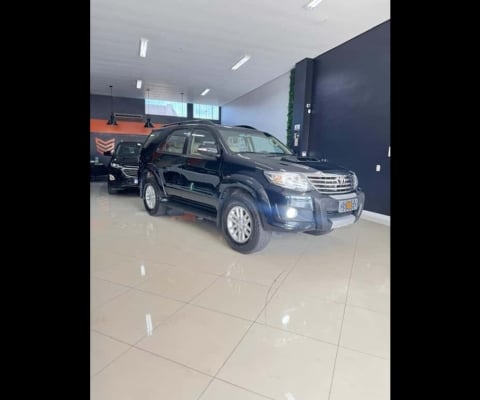 Toyota HILUX SW4 3.0 SRV 4X4 7 LUGARES 16V TURBO INTERCOOLER DIESEL 4P AUTOMÁTICO