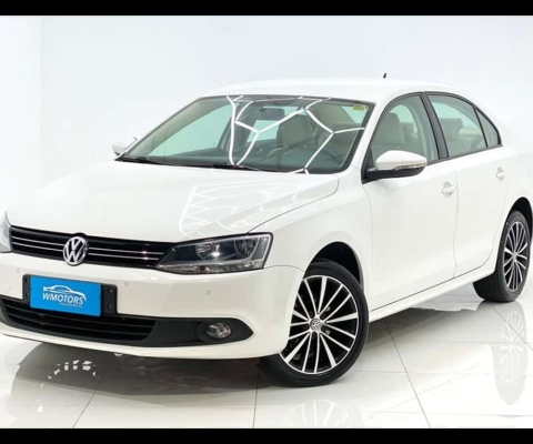 Jetta 2.0 Comfortline 2013 4p 16v - Completo Com Multimídia E Sensor De Estacionamento