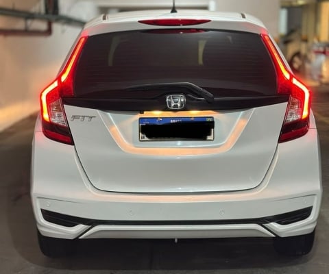 Honda Fit LX 2020 - carro impecável.