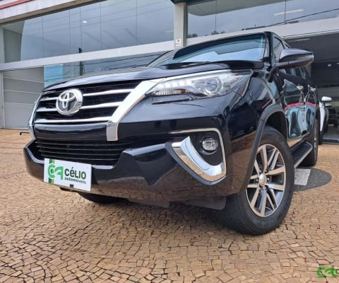 Toyota Hilux SW4 SRX 4x4 2.8 TDI 16V Dies. Aut.  - Preta - 2018/2019