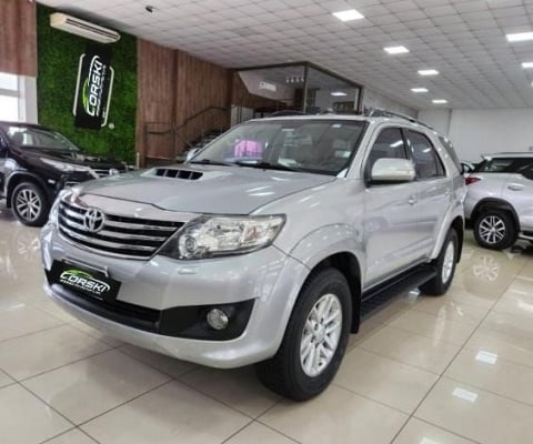 TOYOTA HILUX SW4  D4-D 4X4 3.0 TDI TURBO DIESEL 171CV AUTOMÁTICO - 2015 