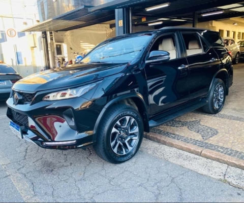 Toyota HILUX SW4 2.8 D-4D TURBO DIESEL DIAMOND 7L 4X4 AUTOMÁTICO