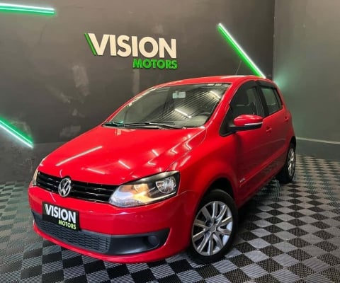 Volkswagen Fox 1.0 Mi Total Flex 8V 5p  - Vermelha - 2013/2014