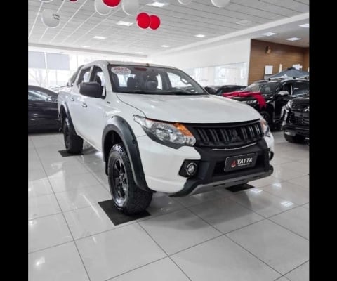 Mitsubishi L200 TRITON 2.4 16V TURBO DIESEL OUTDOOR GLX CD 4X4 MANUAL