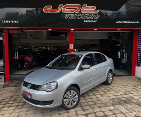 Volkswagen Polo Sedan Polo Sed.COMFORT. I MOTION 1.6 T.Flex 4p - Prata - 2014/2014