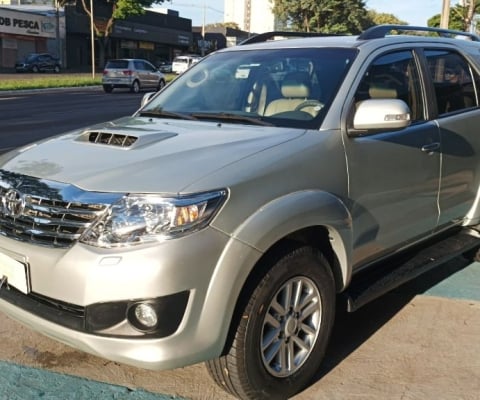 Toyota Hilux SW4 3.0  Aut  5 lugares 