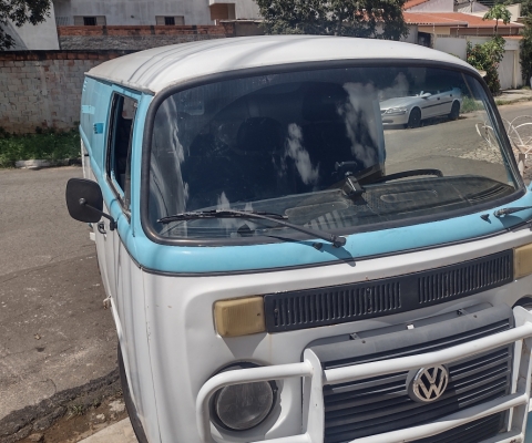 VOLKSWAGEN KOMBI à venda.