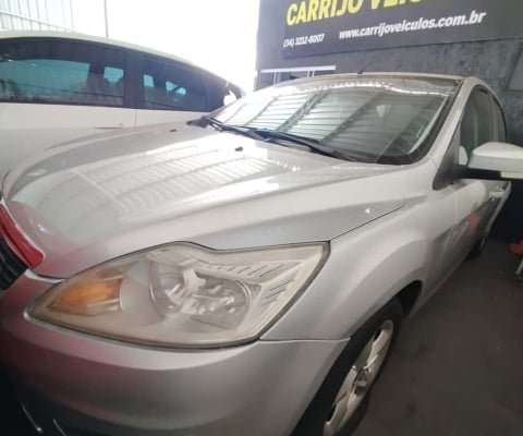 FORD FOCUS 2.0 GHIA SEDAN 16V FLEX 4P MANUAL