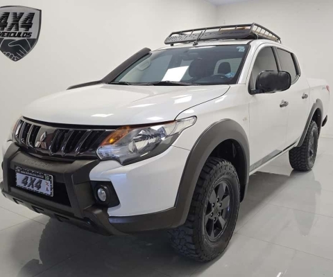 Mitsubishi L200 Savana TRITON SPORT SAVANA - Branca - 2022/2023