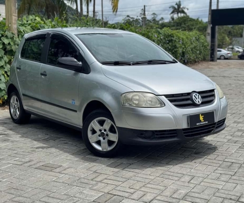 Volkswagen Fox Route 1.0 Mi Total Flex 8V 5p - Prata - 2009/2010