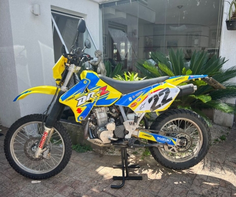 SUZUKI DR-Z 400 Emplacada para Rua - Raridade!