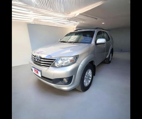 TOYOTA HILUX SW4 4X2SR 2013