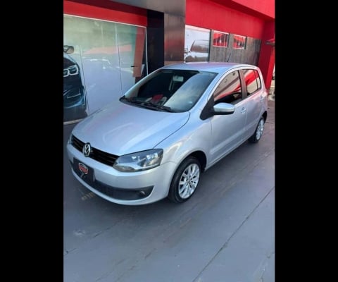 Volkswagen Fox 1.0 Flex 2014 - Prata - 2014/2014