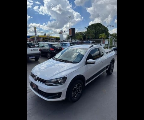 Volkswagen Saveiro 1.6 Mi CE 2014 - Branca - 2013/2014