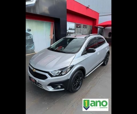 Chevrolet Onix 1.4 Active 2019 - Prata - 2018/2019