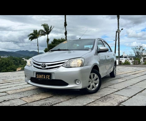 Toyota Etios SD X - Prata - 2016/2016