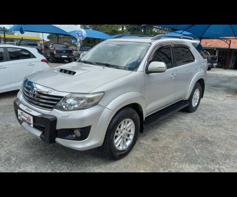 TOYOTA HILUX SW4 3.0 SRV 4X4 7 LUGARES 16V TURBO INTERCOOLER DIESEL 4P AUTOMÁTICO