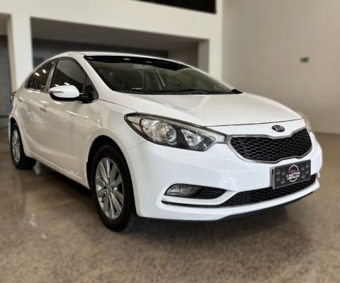 Kia Cerato 1.6 AT 2015 Completo Controle de som no volante Pneus novos