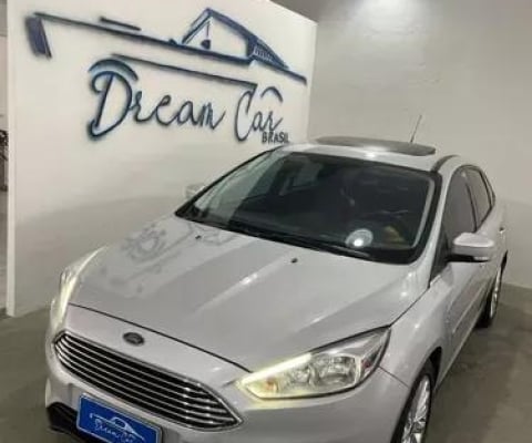 FORD FOCUS TITANIUM SEDAN 