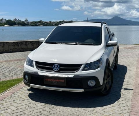 Volkswagen Saveiro 1.6 CE CROSS  - Branca - 2011/2012