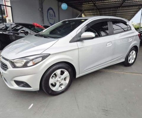 Onix Hatch LT 1.4 Flex 8v 2019 Troco e Financio