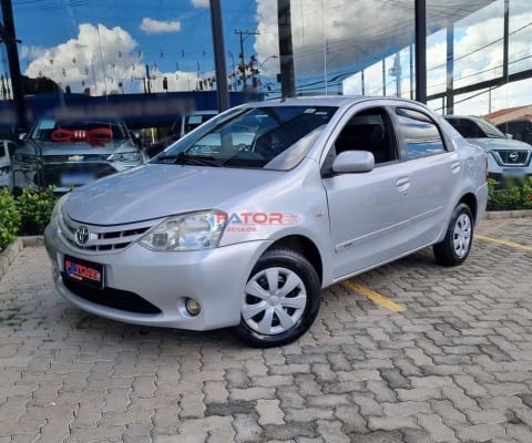 Toyota Etios XS Sedan1.5 Flex 16V 4p Mec.  - Prata - 2013/2013