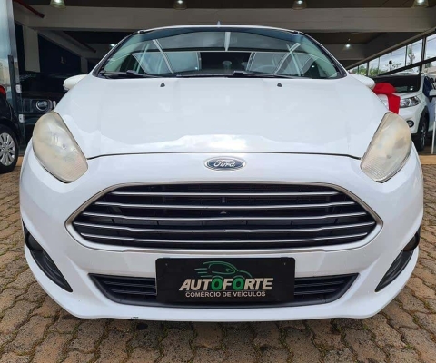 Ford New Fiesta Hatch 1.6 SE FLEX - Branca - 2014/2015