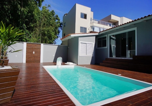 Casa Impecável, com 3 Dormitórios e Deck com Piscina, localizado no Ingleses /Florianópolis