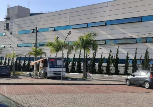 Imóveis comerciais na Avenida Lee Wun Hsiang em Cotia | Chaves na Mão