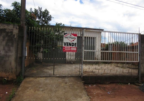 Casas com quarto à venda no Jardim Residencial Iedda em Araraquara Chaves na Mão