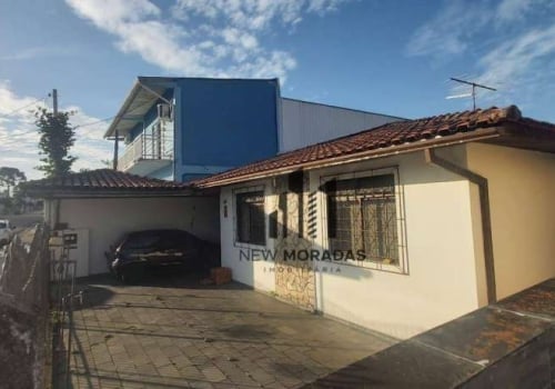 Casas com quintal à venda na Rua Engenheiro Bernardino d Oliveira em Curitiba Chaves na Mão