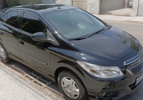 Chevrolet Onix 1.4 Mpfi Ltz Flex 4p 2013 em Curitiba