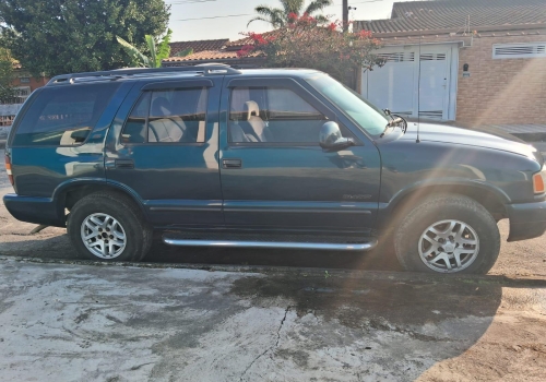 Chevrolet Blazer DLX 4.3 V6 4x2 1998  Chevrolet blazer, Suv, Tração  traseira