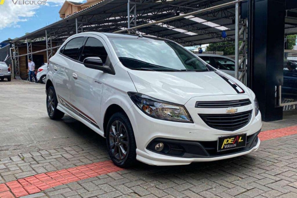 CHEVROLET - ONIX - 2023/2024 - Cinza - R$ 93.900,00 - Ótima Car