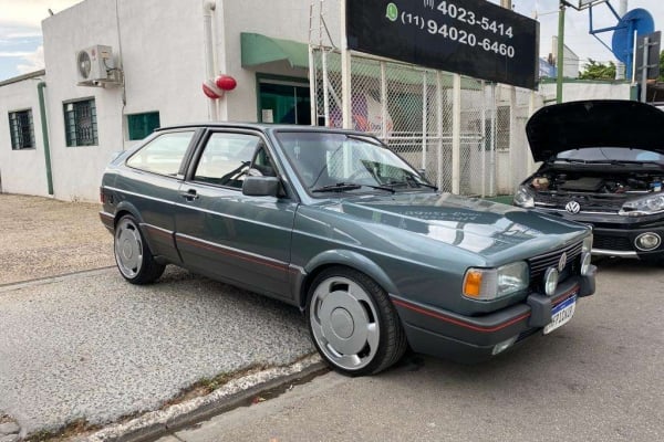 Gol GTS quadrado com rodas aro 17