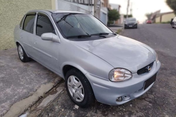 GM - Chevrolet Corsa Sedan Milenium 1.0 16v Vermelha 2001 - Campo