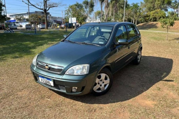 comprar Chevrolet Corsa Hatch em Jacareí - SP