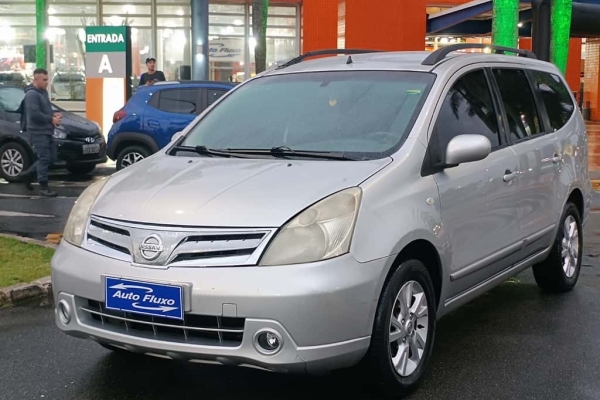 Nissan Livina à venda em Santo André SP Chaves na Mão 