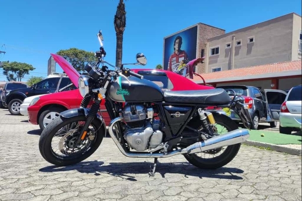 Moto vermelho-coração e preto-agressividade, Blue Chip