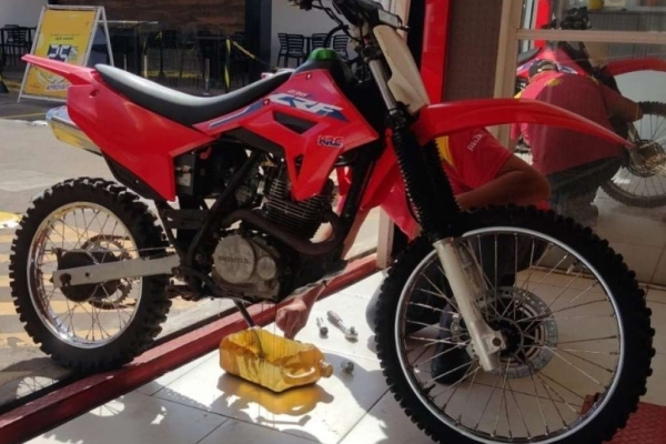 Honda CRF 230 em 2023  Moto de trilha, Motos, Planos de fundo hd