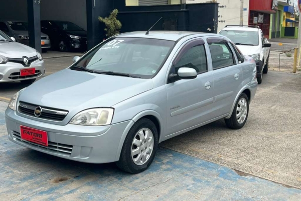 comprar Chevrolet Corsa Sedan em Piracicaba - SP