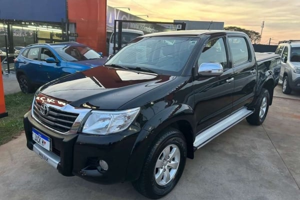 Comprar Picape Toyota Hilux Caminhonete 3.0 4P 4x4 Srv Turbo Diesel Top  Cabine Dupla Automático Prata 2015 em Bauru-SP