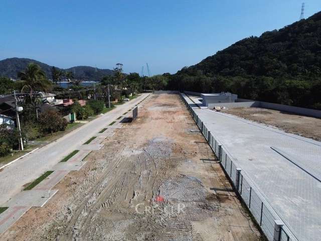 Lotes de terreno em condomínio fechado